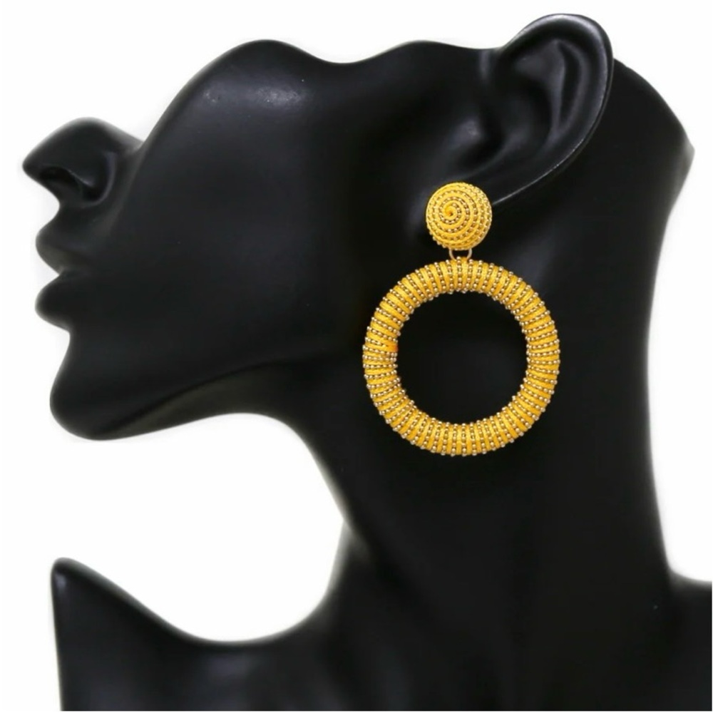 Elegant Gold Hoop Earrings